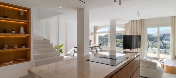 3 bedrooms Penthouse in La Quinta, Spain No. 186036 5