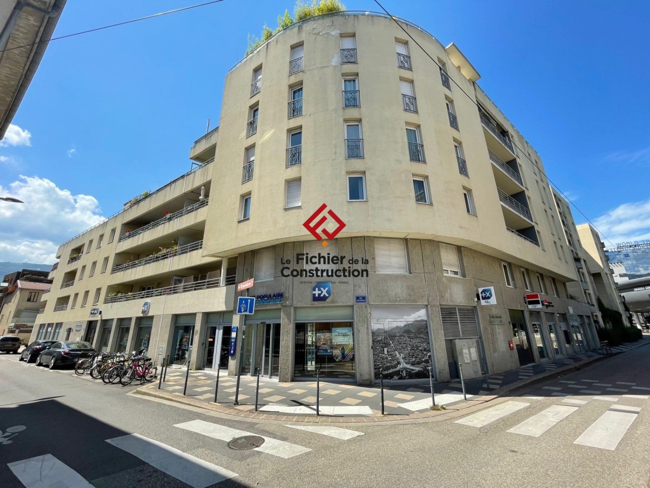 3 bedrooms Apartment in Grenoble, France No. 243678