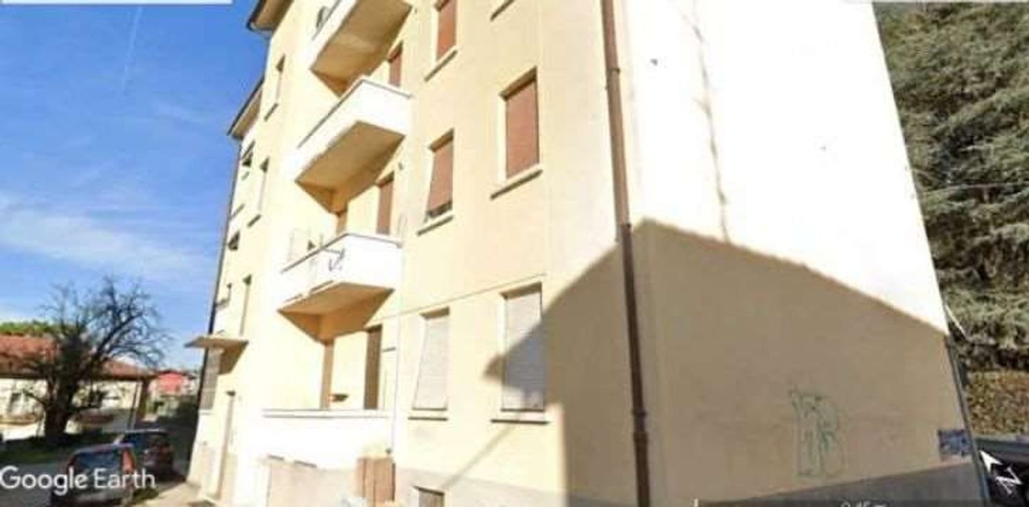 4 bedrooms Apartment in Malnate, Italy No. 359539