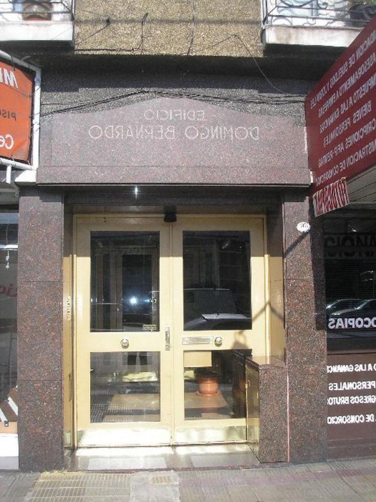 Apartamento de 2 dormitorios en Lanús, Argentina No. 61462