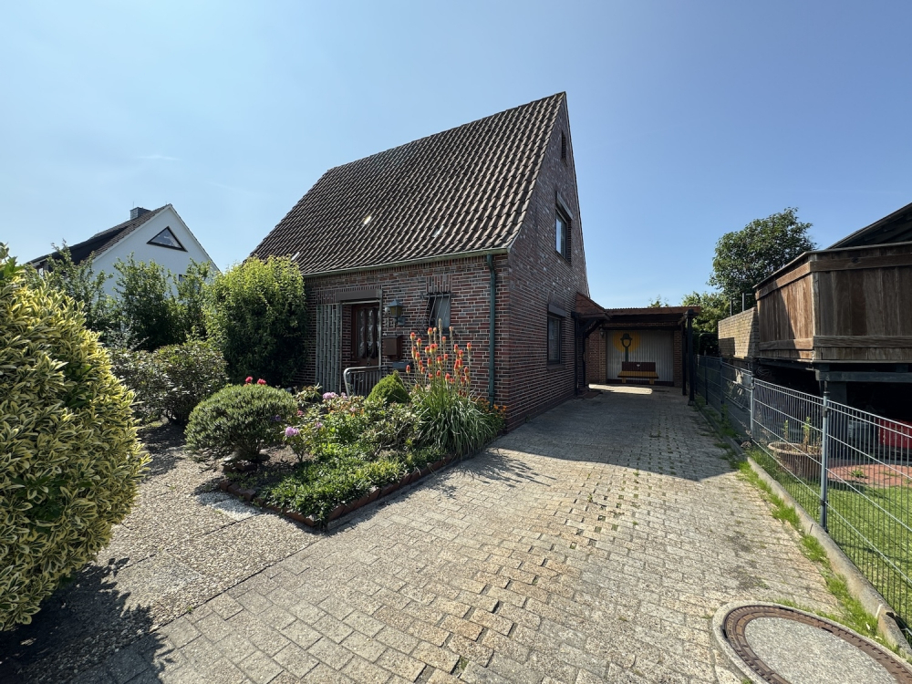 6 rooms Townhouse in Friesland, Germany No. 255993