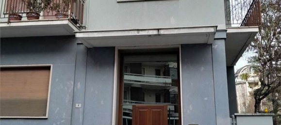 4-salle Appartement à Busto Arsizio, Italy No. 80660 3