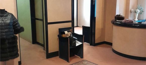 4-salle Appartement à Busto Arsizio, Italy No. 80660 2