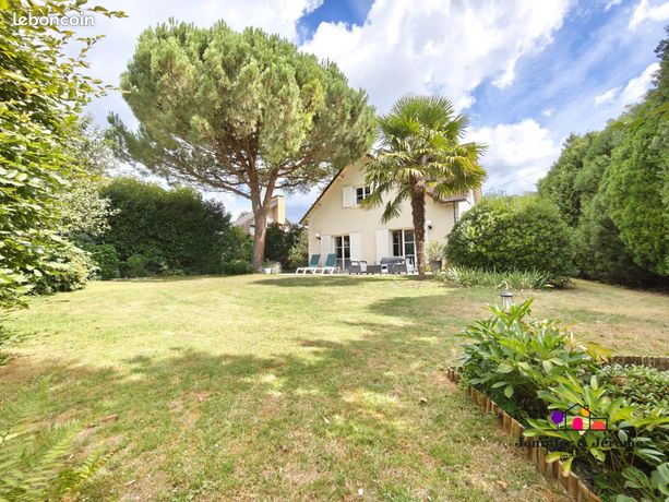 5 bedrooms House in Montmorency, France No. 360343