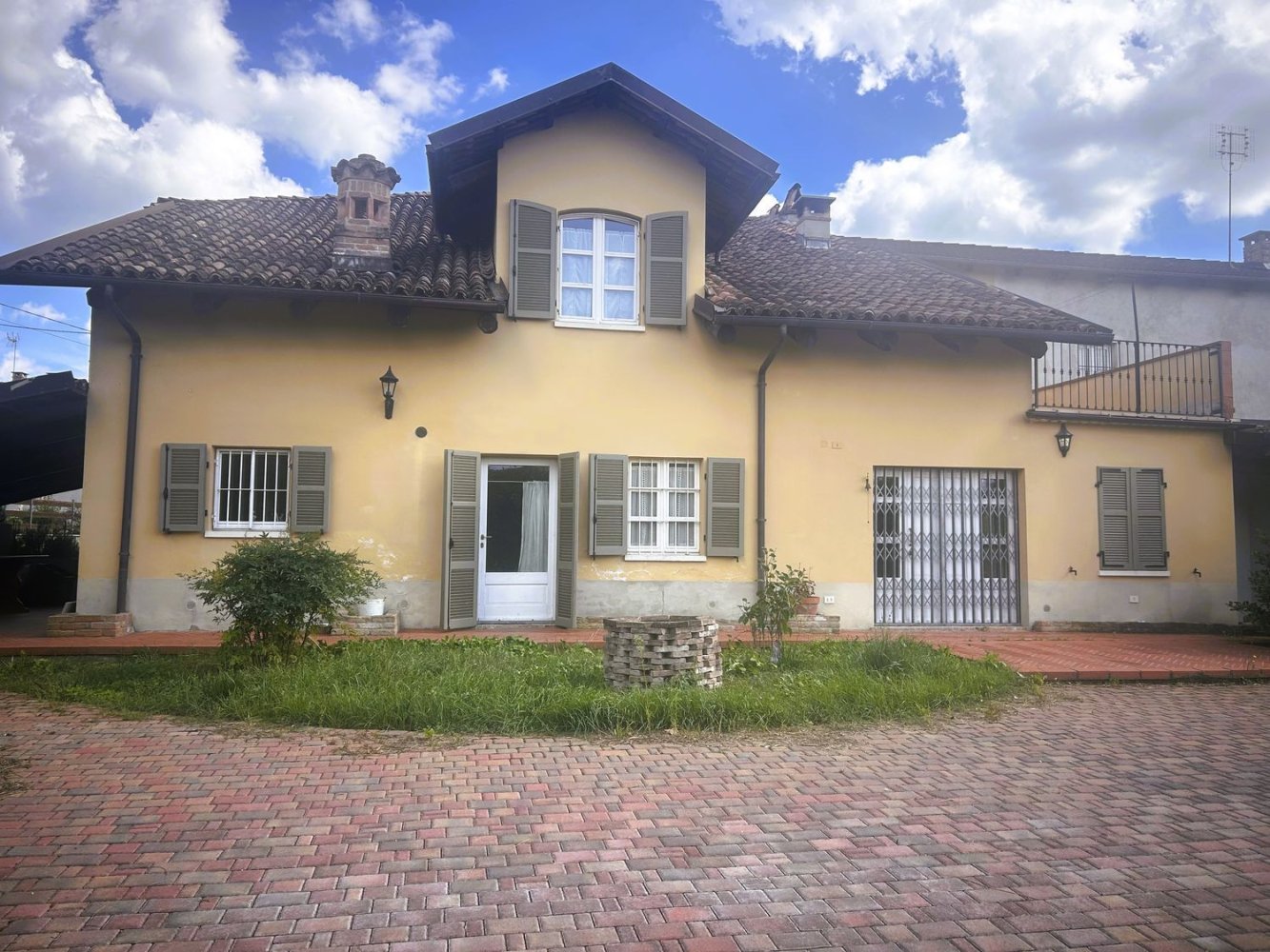 8 bedrooms House in Castagnole delle Lanze, Italy No. 380154