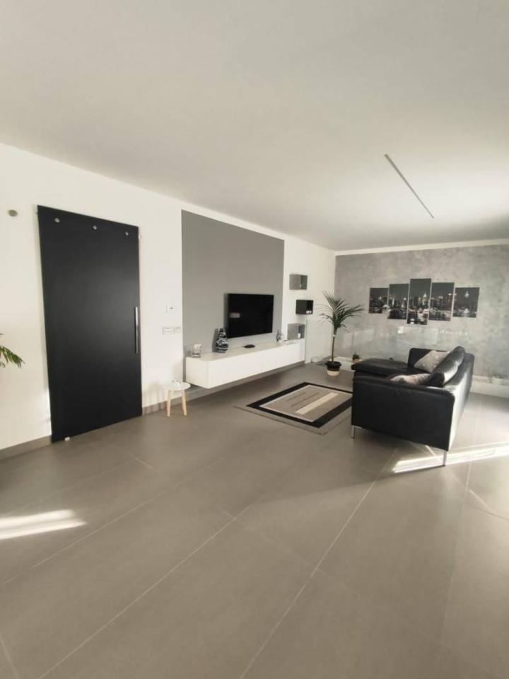 7 rooms Villa in Rimini, Italy No. 27706