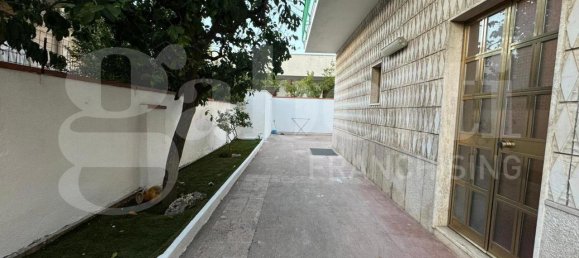 6-salle Villa à Bari, Italy No. 77221 3