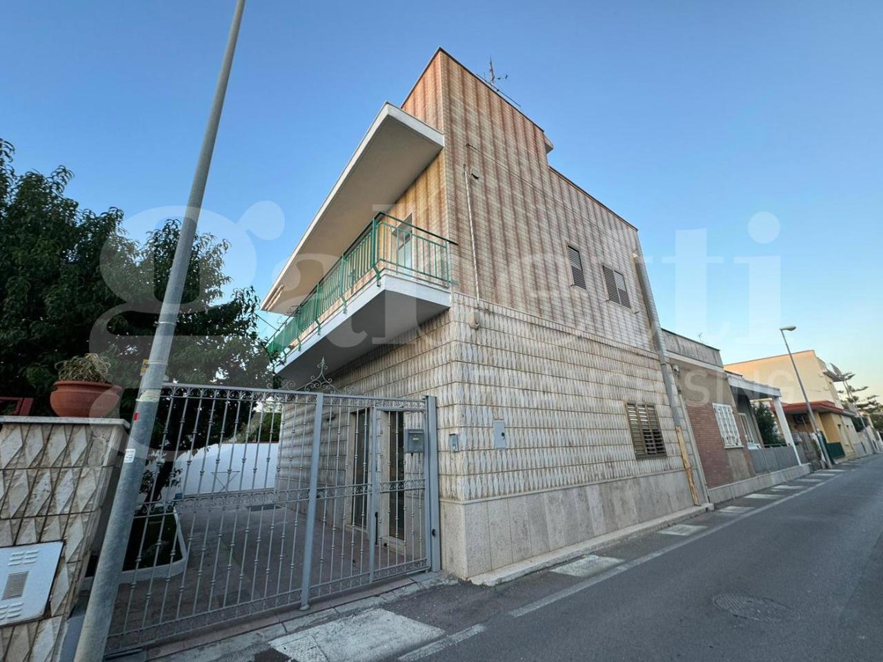 6-salle Villa à Bari, Italy No. 77221