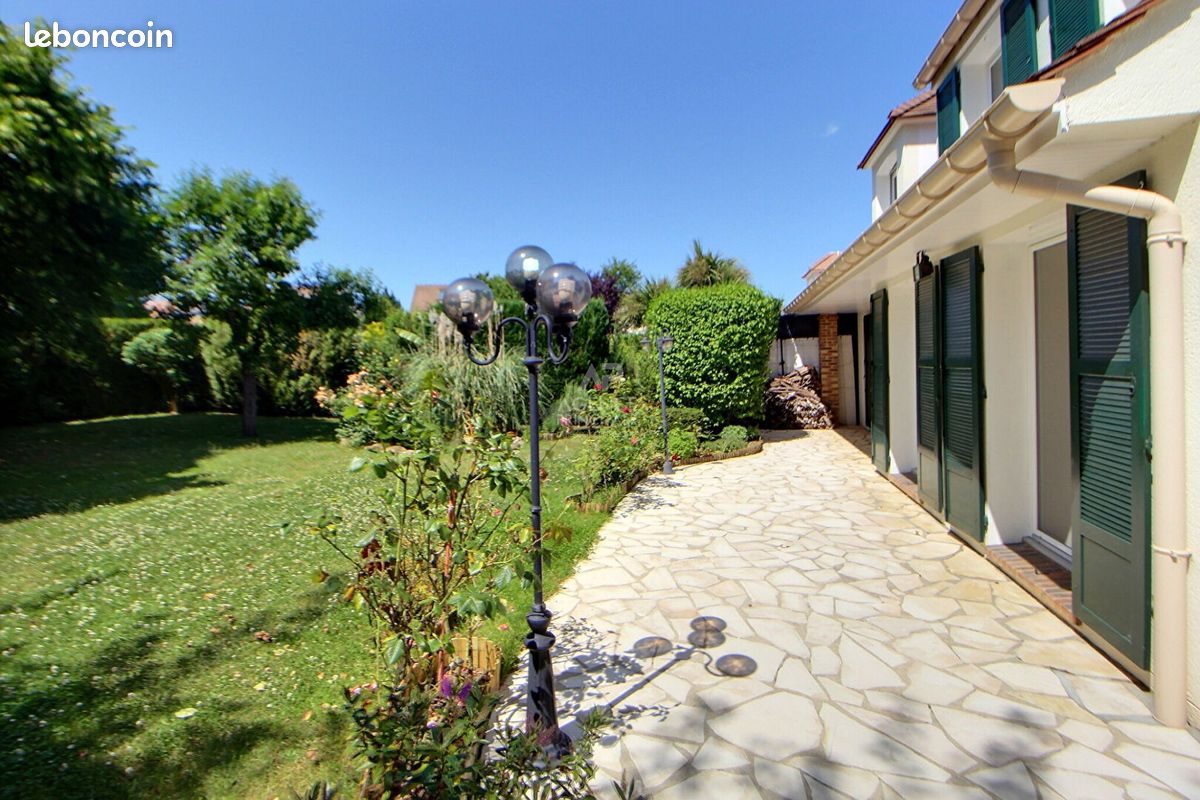 6 bedrooms House in Verneuil-sur-Seine, France No. 143036