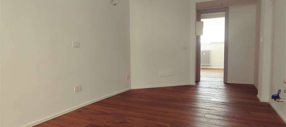 1 bedroom Apartment in Milan, Italy No. 273900 3