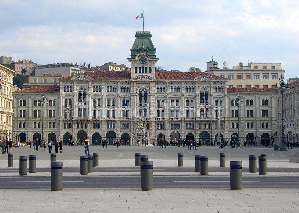 1000m² Building in Trieste, Italy No. 284621