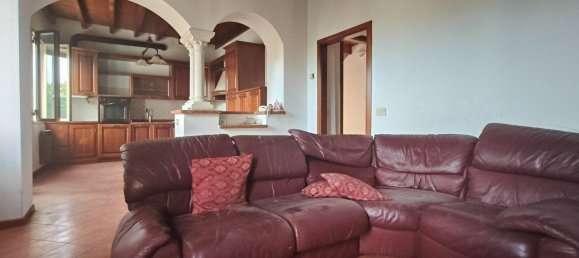 4 bedrooms Apartment in Creazzo, Italy No. 328061 9