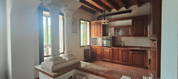 4 bedrooms Apartment in Creazzo, Italy No. 328061 5