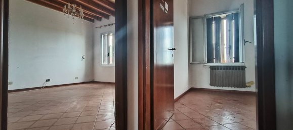 4 bedrooms Apartment in Creazzo, Italy No. 328061 2