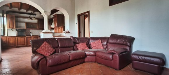 4 bedrooms Apartment in Creazzo, Italy No. 328061 7