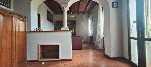 4 bedrooms Apartment in Creazzo, Italy No. 328061 11
