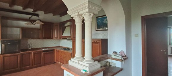 4 bedrooms Apartment in Creazzo, Italy No. 328061 12