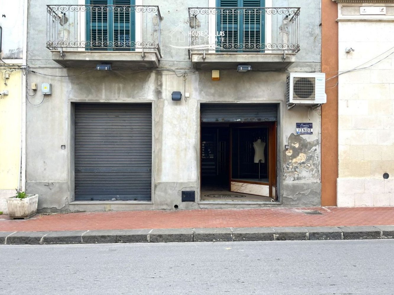 2 rooms Commercial property in Avola, Italy No. 171777