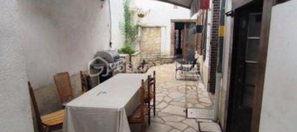 4 bedrooms House in Villeneuve-sur-Yonne, France No. 301695 2