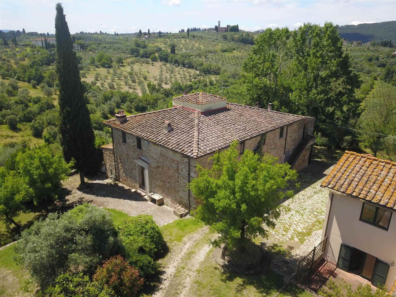 13 bedrooms House in Florence, Italy No. 207103