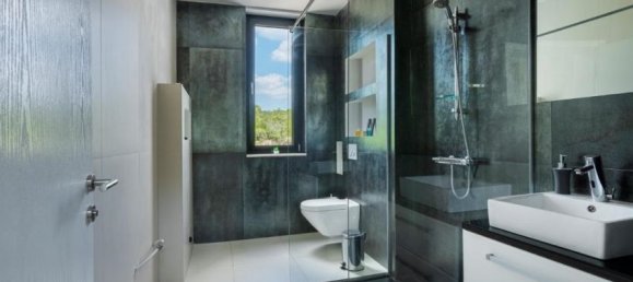 6 bedrooms Commercial property in Budva, Montenegro No. 93 19