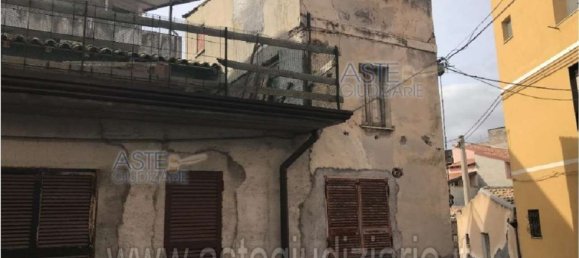 5 rooms Apartment in Adrano, Italy No. 220481 4