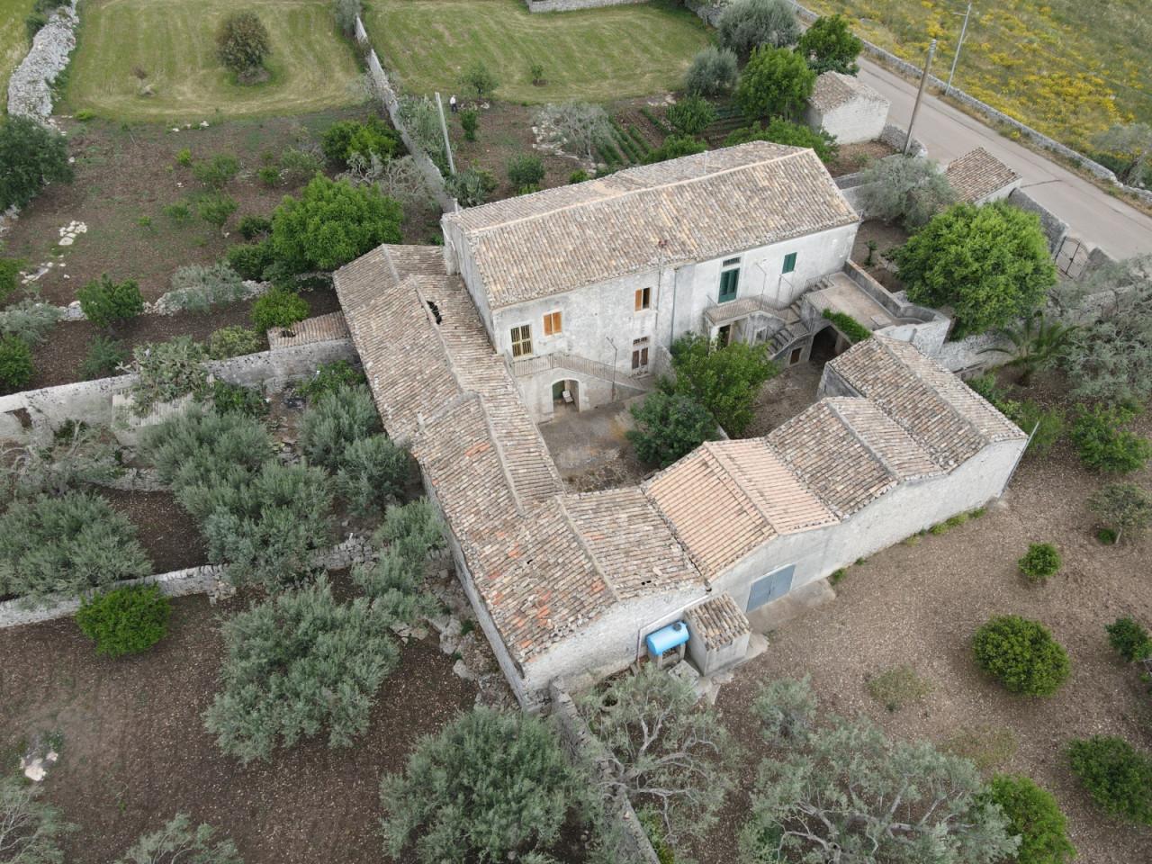 Casa de 9 habitaciónes en Modica, Italy No. 231824