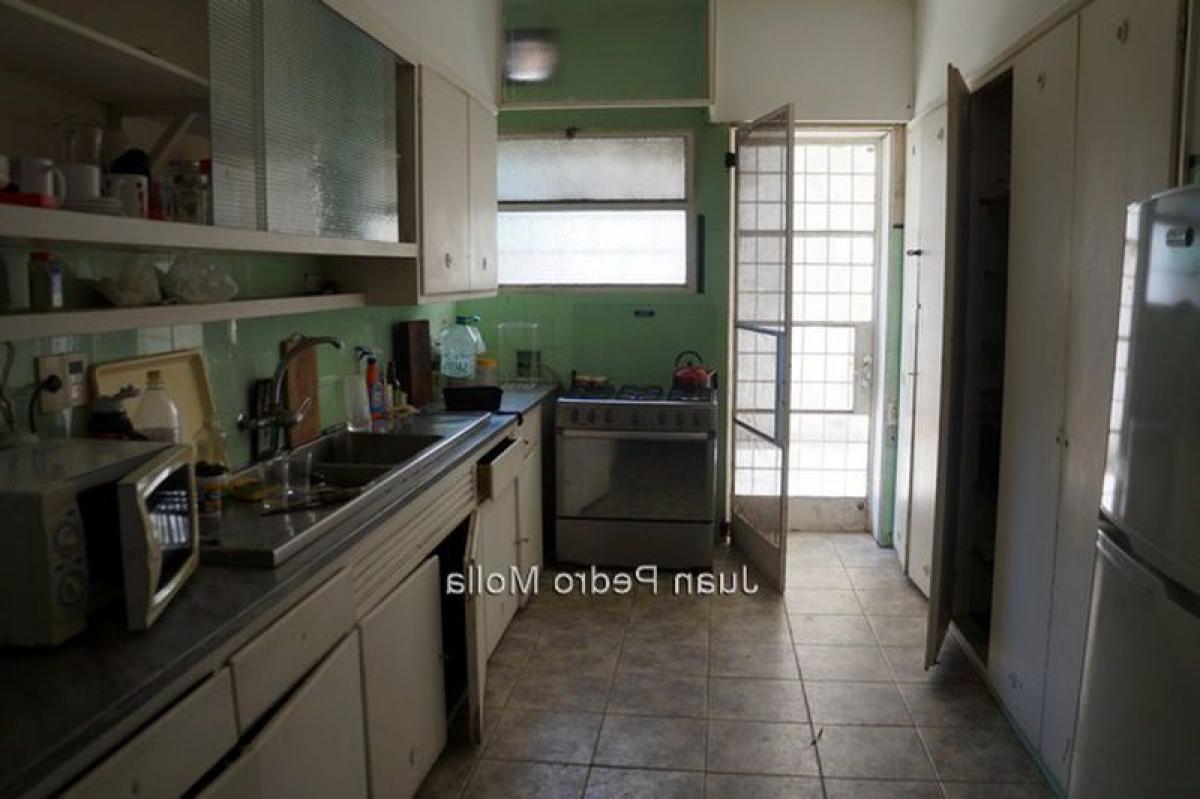 3 bedrooms House in Montevideo, Uruguay No. 2494