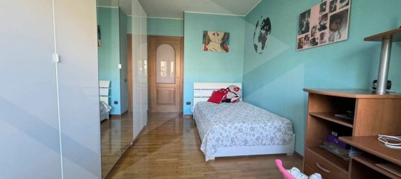 3-salle Appartement à San Donato Milanese, Italy No. 29877 8