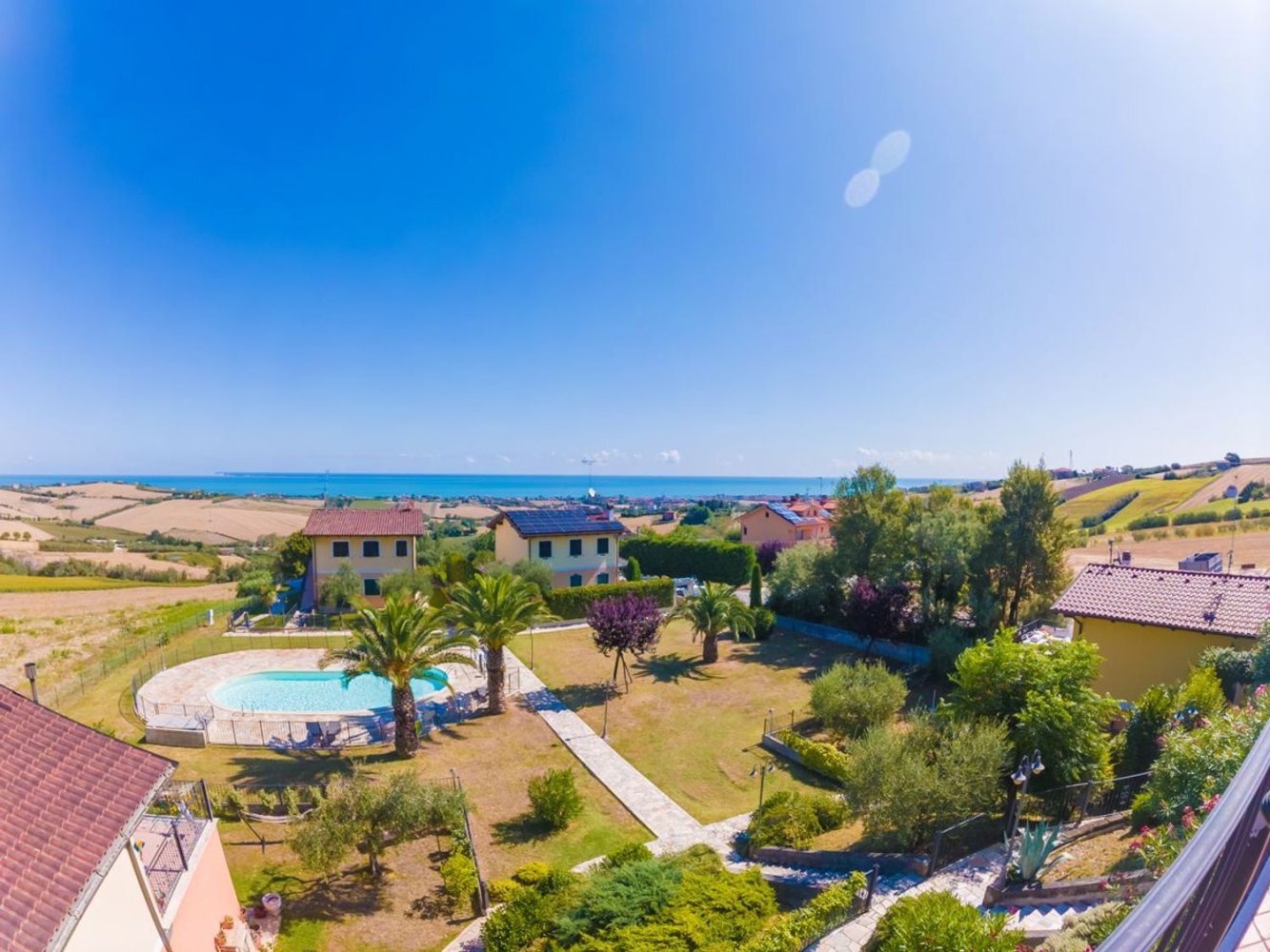 Квартира с 3 комнатами в Сан Костанцо, Италия № 270313