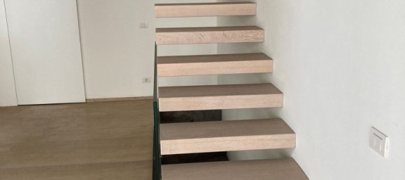 350m² Office in Piacenza, Italy No. 169866 8