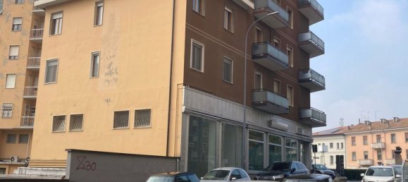 350m² Office in Piacenza, Italy No. 169866 3