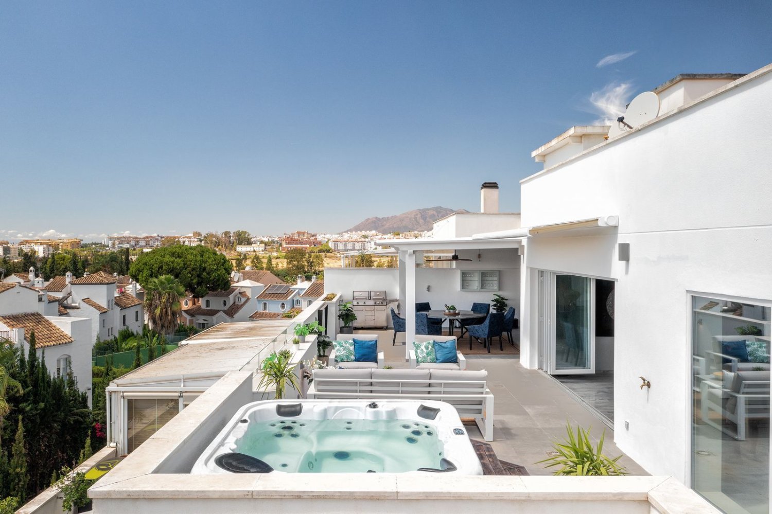 3 bedrooms Penthouse in Marbella, Spain No. 137667