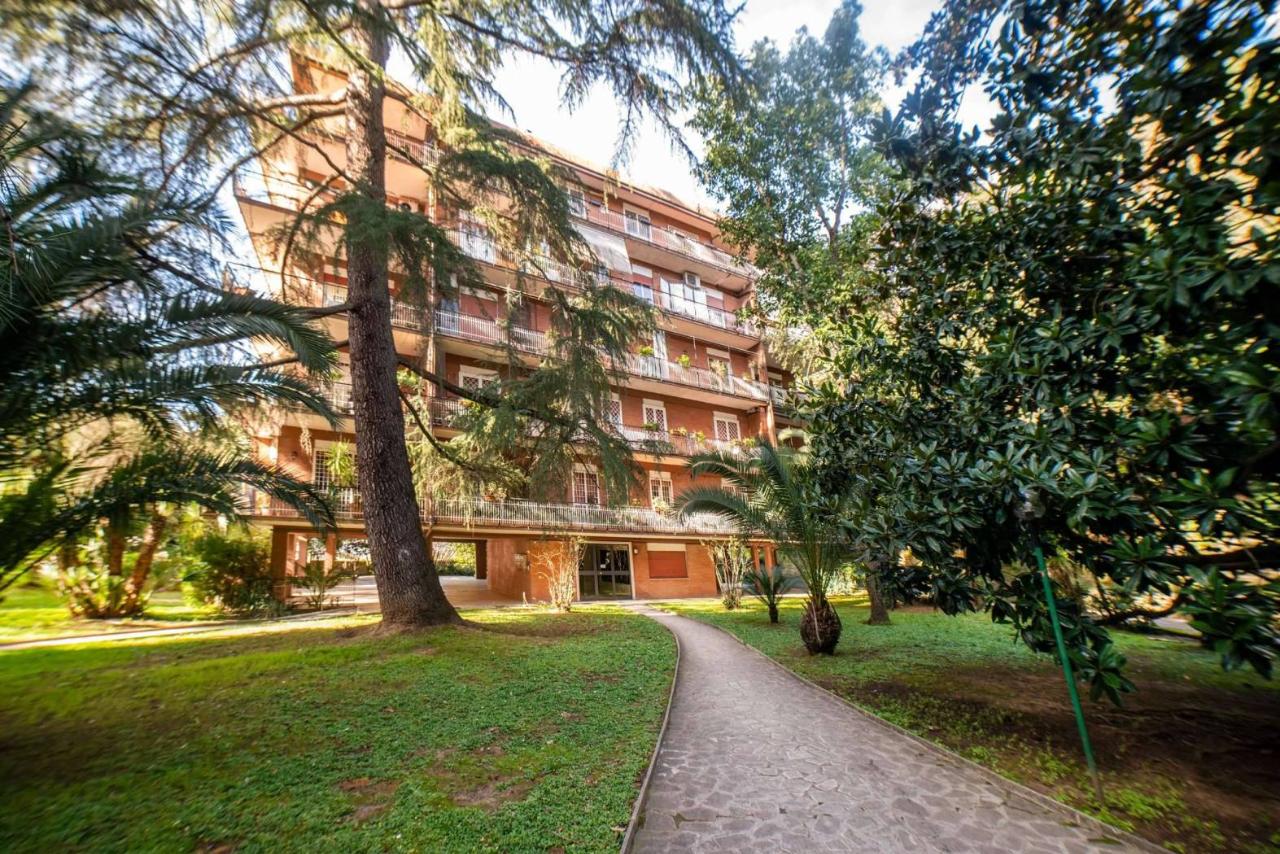 5 rooms Apartment in Rome, Italy No. 28321