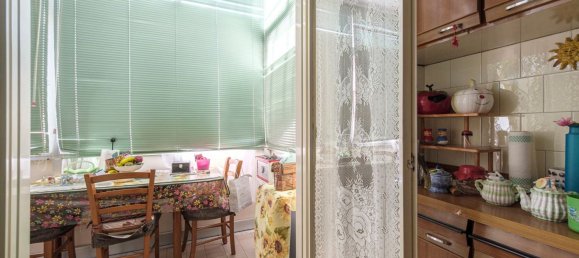 3-salle Appartement à Messina, Italy No. 81085 10