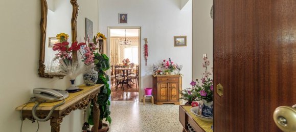 3-salle Appartement à Messina, Italy No. 81085 3