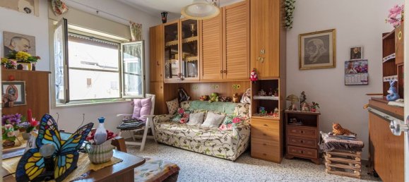 3-salle Appartement à Messina, Italy No. 81085 19