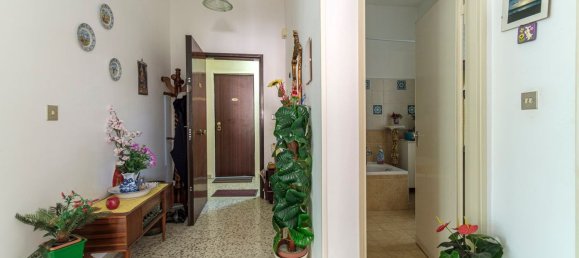 3-salle Appartement à Messina, Italy No. 81085 25