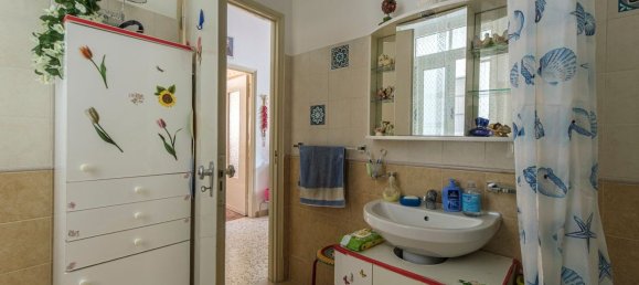 3-salle Appartement à Messina, Italy No. 81085 23