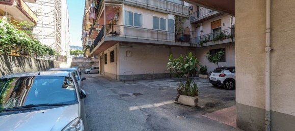 3-salle Appartement à Messina, Italy No. 81085 2