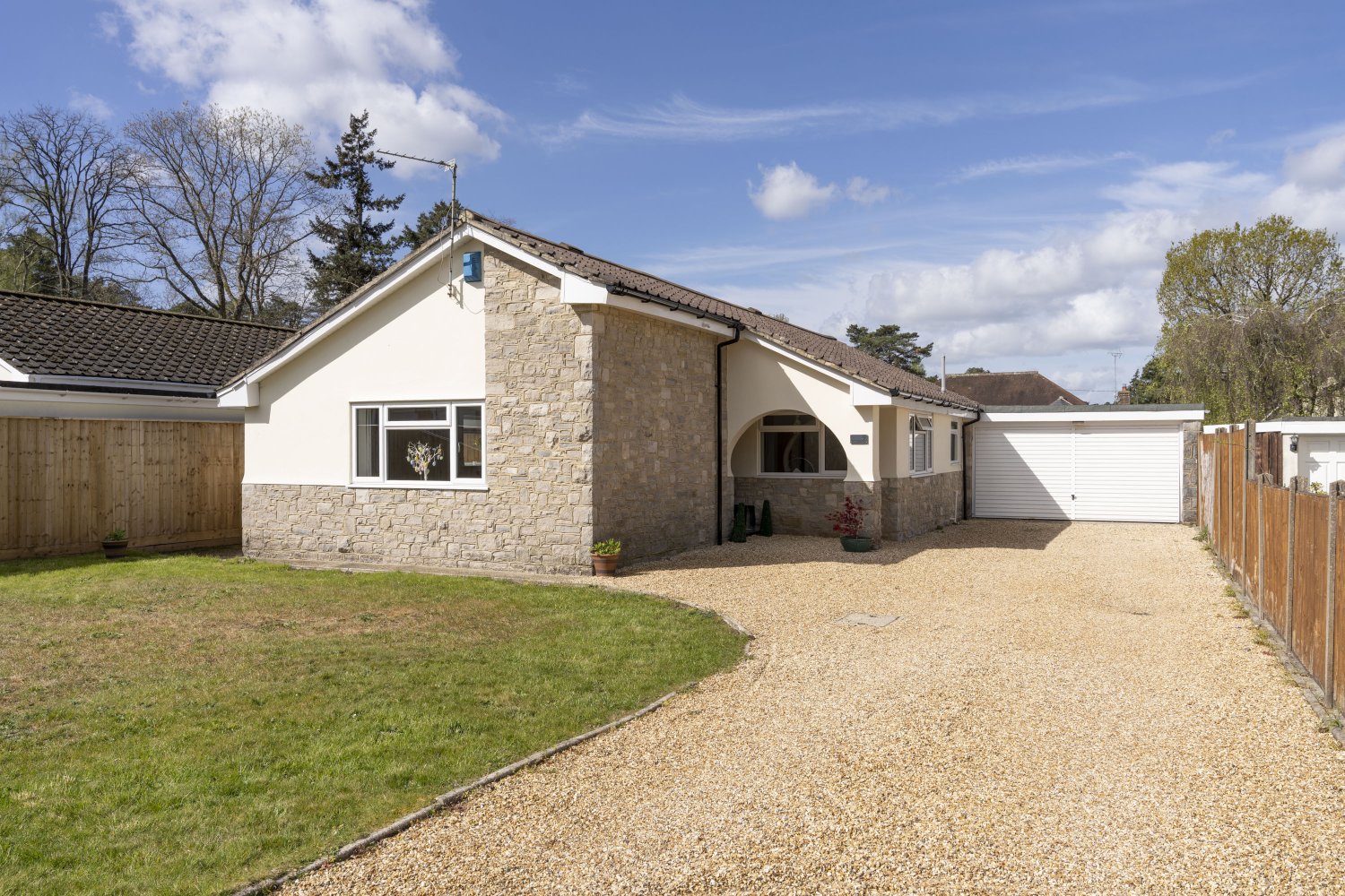 3 bedrooms Bungalow in Ashley Heath, United Kingdom No. 1034