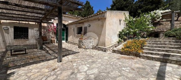 4 rooms House in Castellammare del Golfo, Italy No. 154185 2