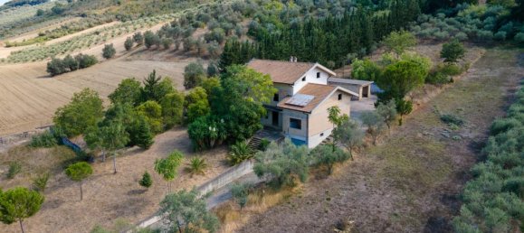 11 rooms Villa in Collecorvino, Italy No. 86951 3