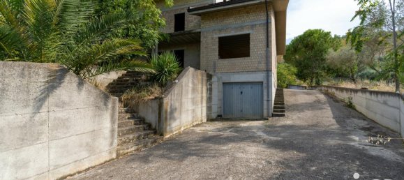 11 rooms Villa in Collecorvino, Italy No. 86951 16