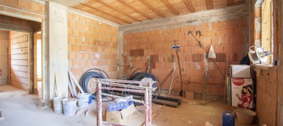 3-salle Appartement à Prato, Italy No. 25302 24