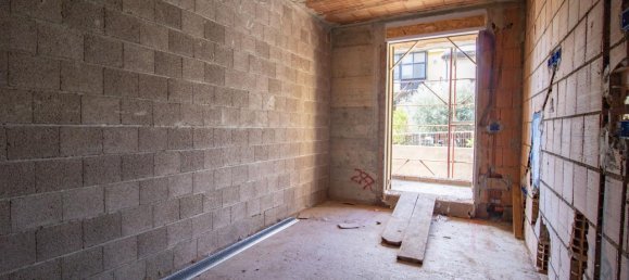 3-salle Appartement à Prato, Italy No. 25302 27