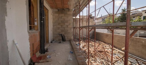 3-salle Appartement à Prato, Italy No. 25302 19