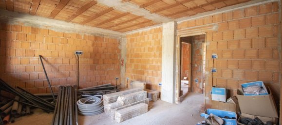 3-salle Appartement à Prato, Italy No. 25302 12