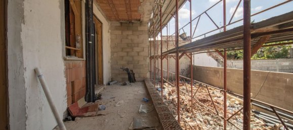 3-salle Appartement à Prato, Italy No. 25302 25