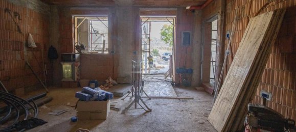 3-salle Appartement à Prato, Italy No. 25302 28